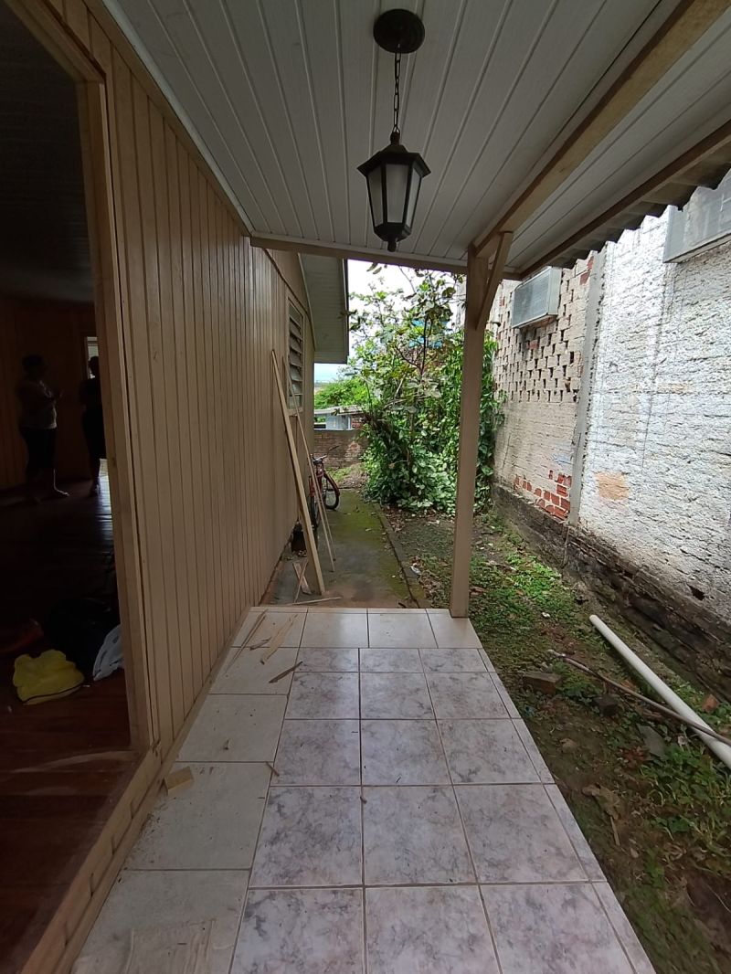 CASA/FUNDOS 2 quartos no bairro SANTA TEREZINHA em TAQUARA