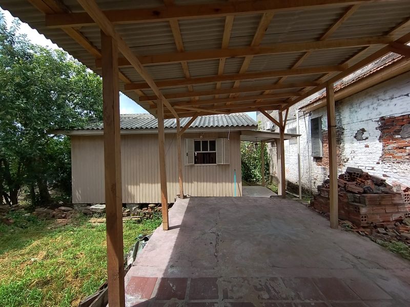 CASA/FUNDOS 2 quartos no bairro SANTA TEREZINHA em TAQUARA