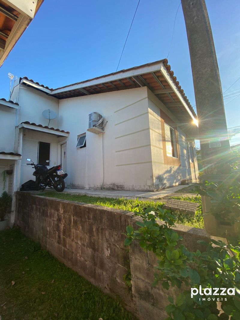 Casa à venda em condomínio fechado. 
