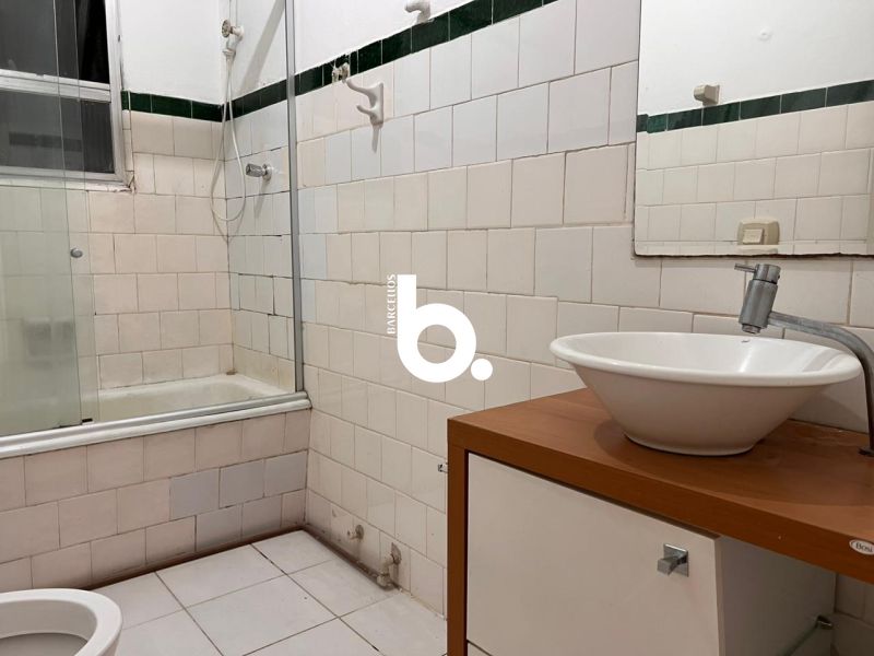 APTO EM FRENTE AO INST.DE ARTES DA UFRGS, PROXIMO AO COMPLEXO HOSPITALAR SANTA CASA