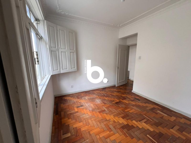 APTO EM FRENTE AO INST.DE ARTES DA UFRGS, PROXIMO AO COMPLEXO HOSPITALAR SANTA CASA