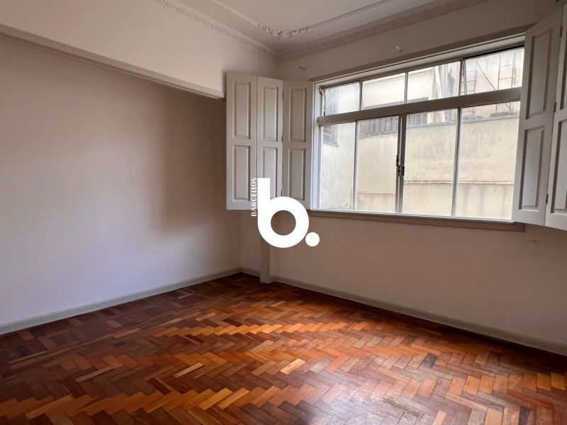 APTO EM FRENTE AO INST.DE ARTES DA UFRGS, PROXIMO AO COMPLEXO HOSPITALAR SANTA CASA