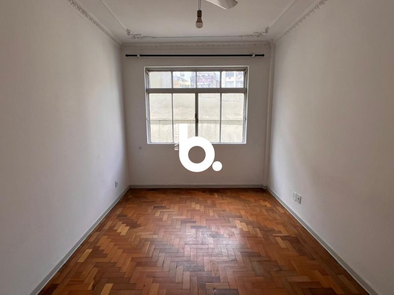 APTO EM FRENTE AO INST.DE ARTES DA UFRGS, PROXIMO AO COMPLEXO HOSPITALAR SANTA CASA