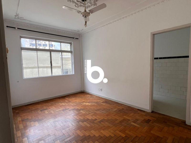 APTO EM FRENTE AO INST.DE ARTES DA UFRGS, PROXIMO AO COMPLEXO HOSPITALAR SANTA CASA