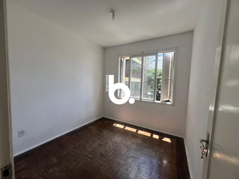 APTO BEM LOCALIZADO E ECONÔMICO