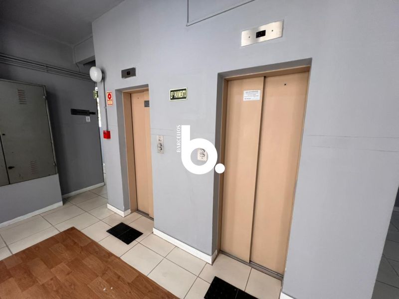 APARTAMENTO COMERCIAL NA ESQUINA DEMOCRÁTICA!