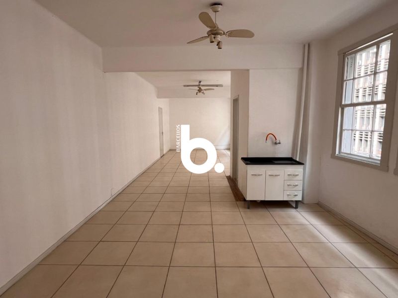 APARTAMENTO COMERCIAL NA ESQUINA DEMOCRÁTICA!