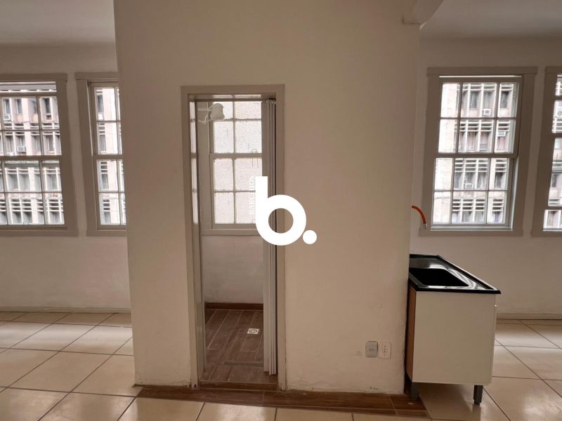 APARTAMENTO COMERCIAL NA ESQUINA DEMOCRÁTICA!