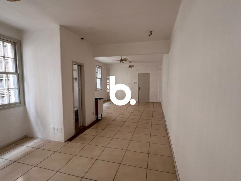 APARTAMENTO COMERCIAL NA ESQUINA DEMOCRÁTICA!