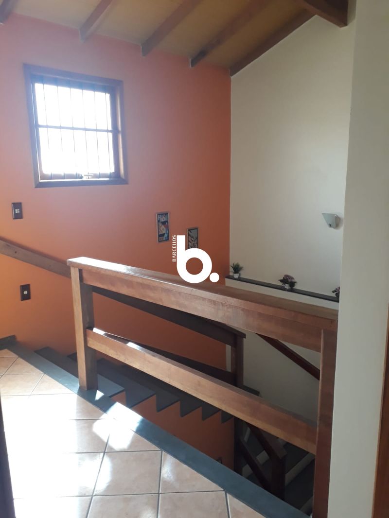 Excelente SOBRADO para locação no bairro Mont Serrat