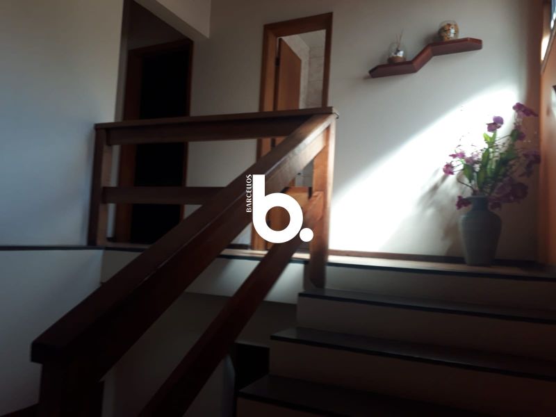 Excelente SOBRADO para locação no bairro Mont Serrat