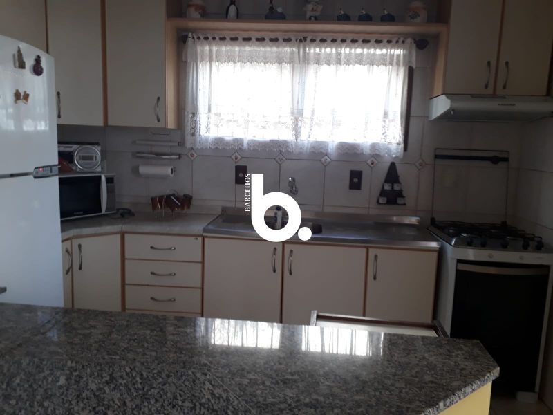 Excelente SOBRADO para locação no bairro Mont Serrat