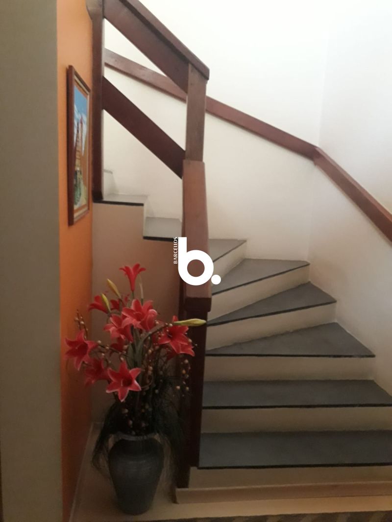 Excelente SOBRADO para locação no bairro Mont Serrat