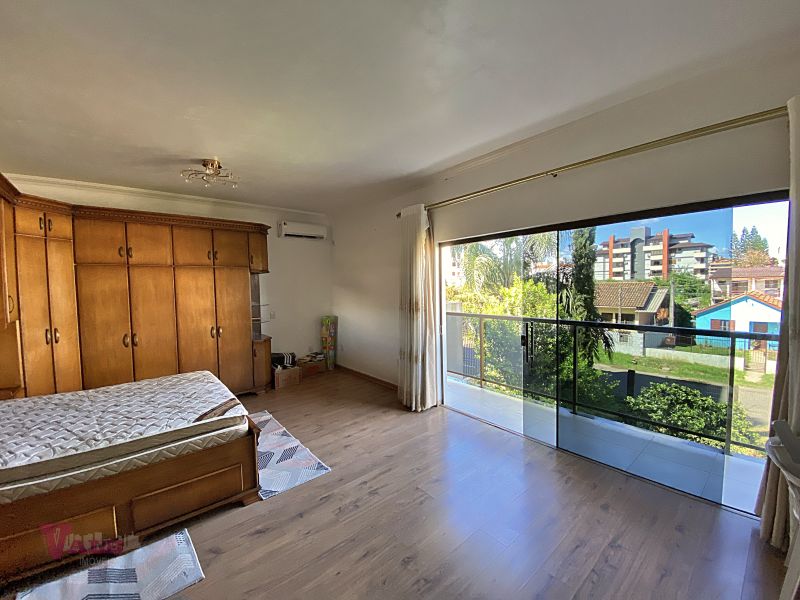 Casa 4 quartos  no bairro CAMOBI em SANTA MARIA