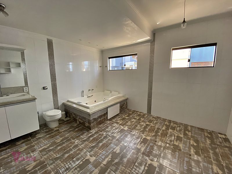 Casa 4 quartos  no bairro CAMOBI em SANTA MARIA