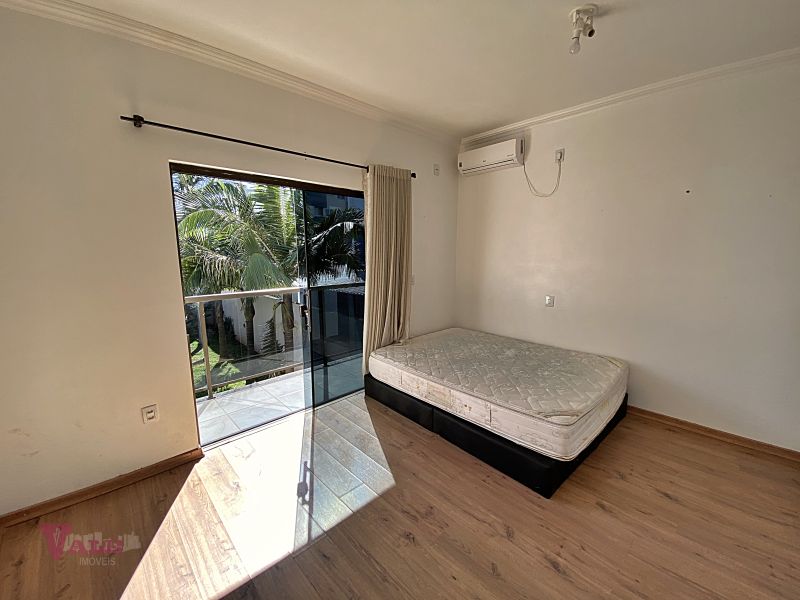 Casa 4 quartos  no bairro CAMOBI em SANTA MARIA