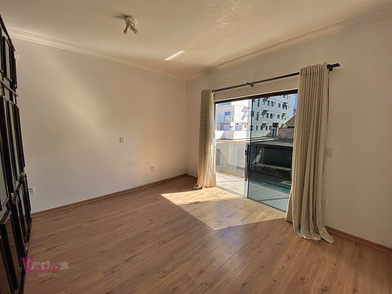 Casa 4 quartos  no bairro CAMOBI em SANTA MARIA
