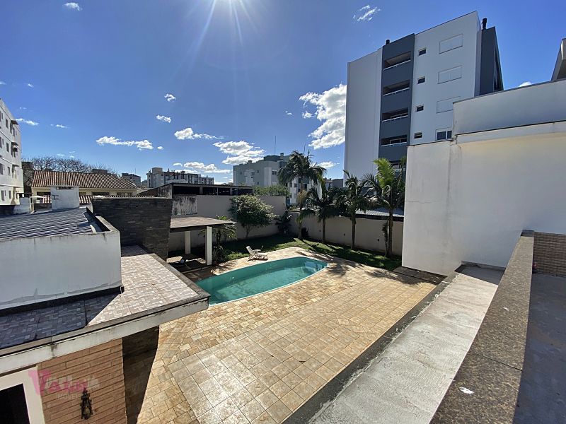 Casa 4 quartos  no bairro CAMOBI em SANTA MARIA