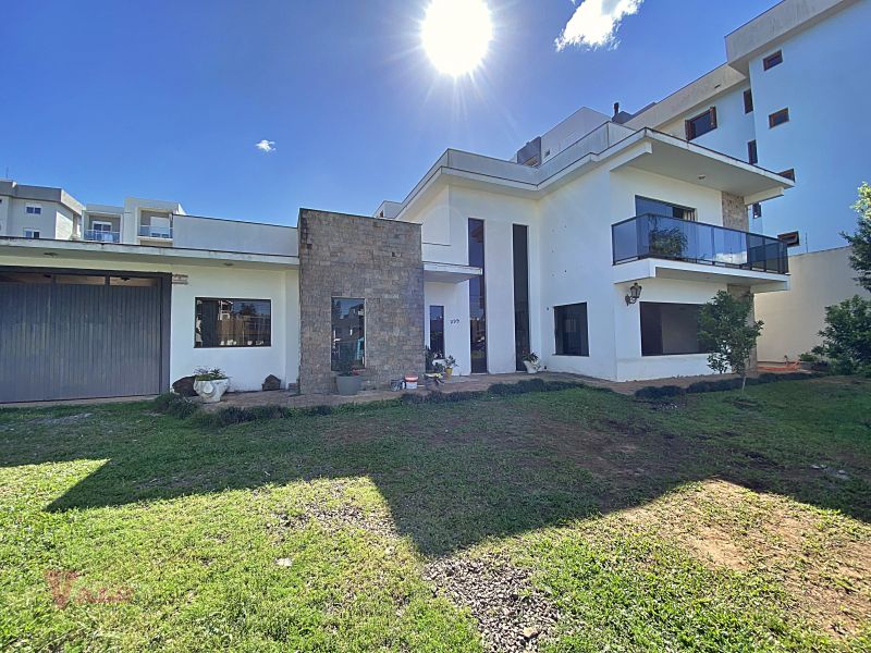Casa 4 quartos  no bairro CAMOBI em SANTA MARIA