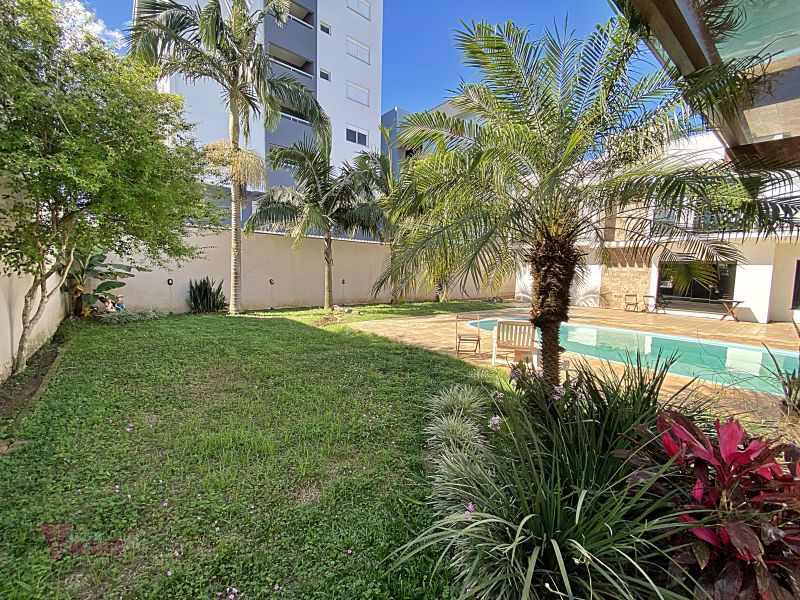 Casa 4 quartos  no bairro CAMOBI em SANTA MARIA