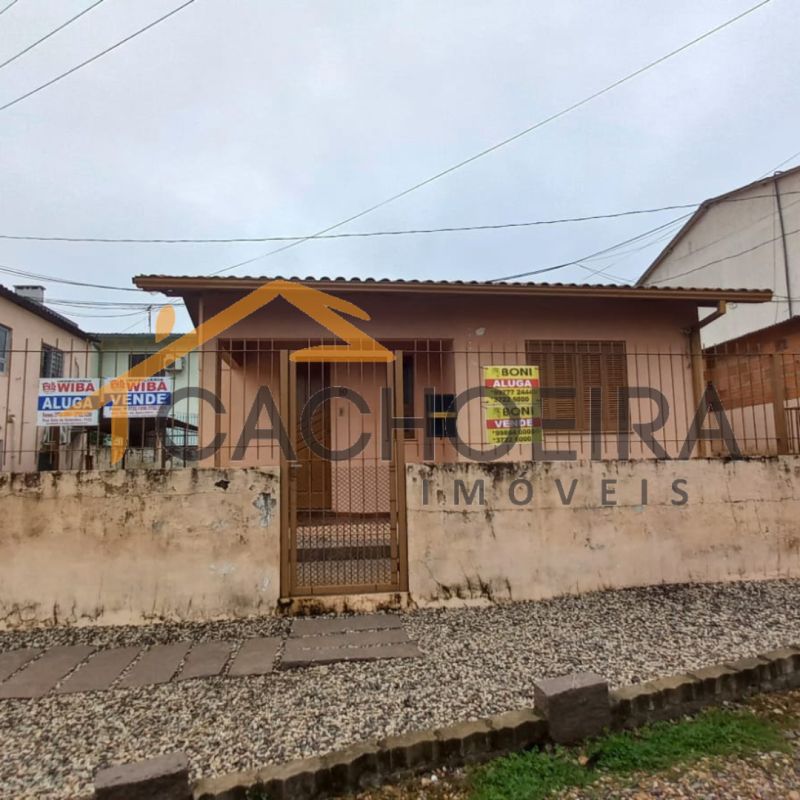 Casa/Fundos 2d  no bairro SOARES em