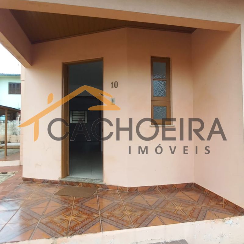 Casa/Fundos 2d  no bairro SOARES em