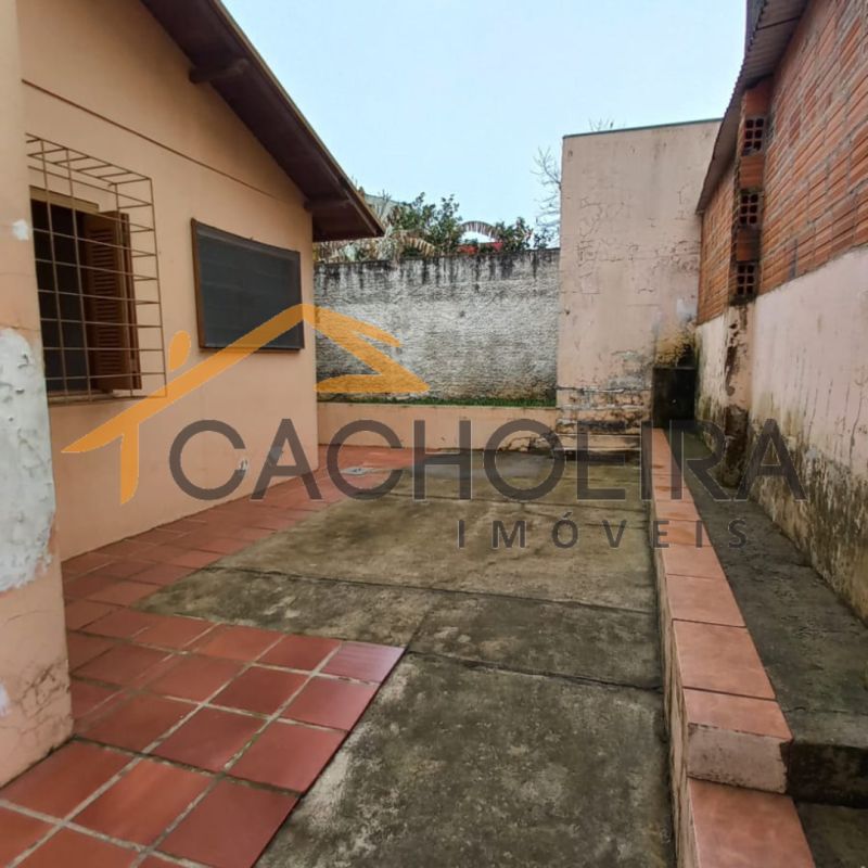 Casa/Fundos 2d  no bairro SOARES em