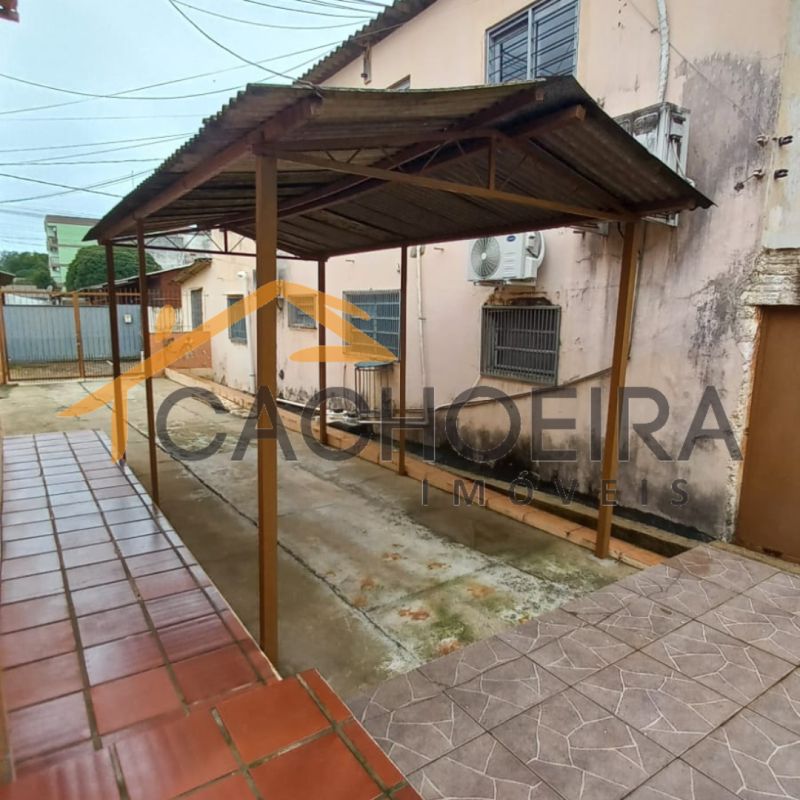 Casa/Fundos 2d  no bairro SOARES em