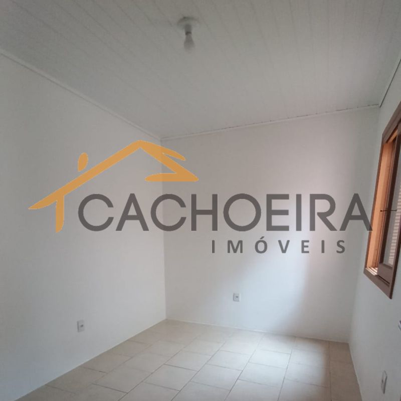 Casa/Fundos 2d  no bairro SOARES em