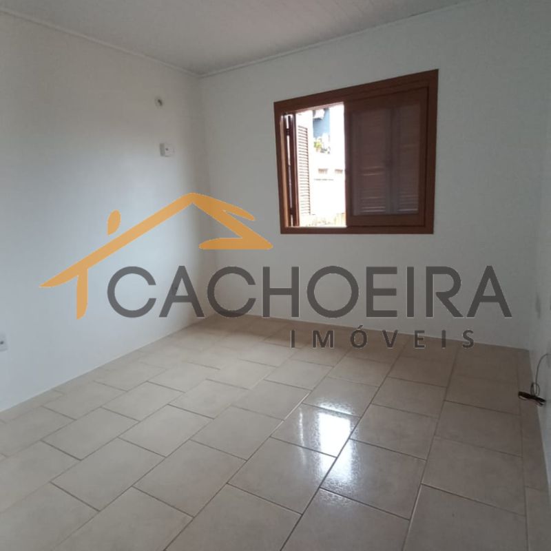Casa/Fundos 2d  no bairro SOARES em