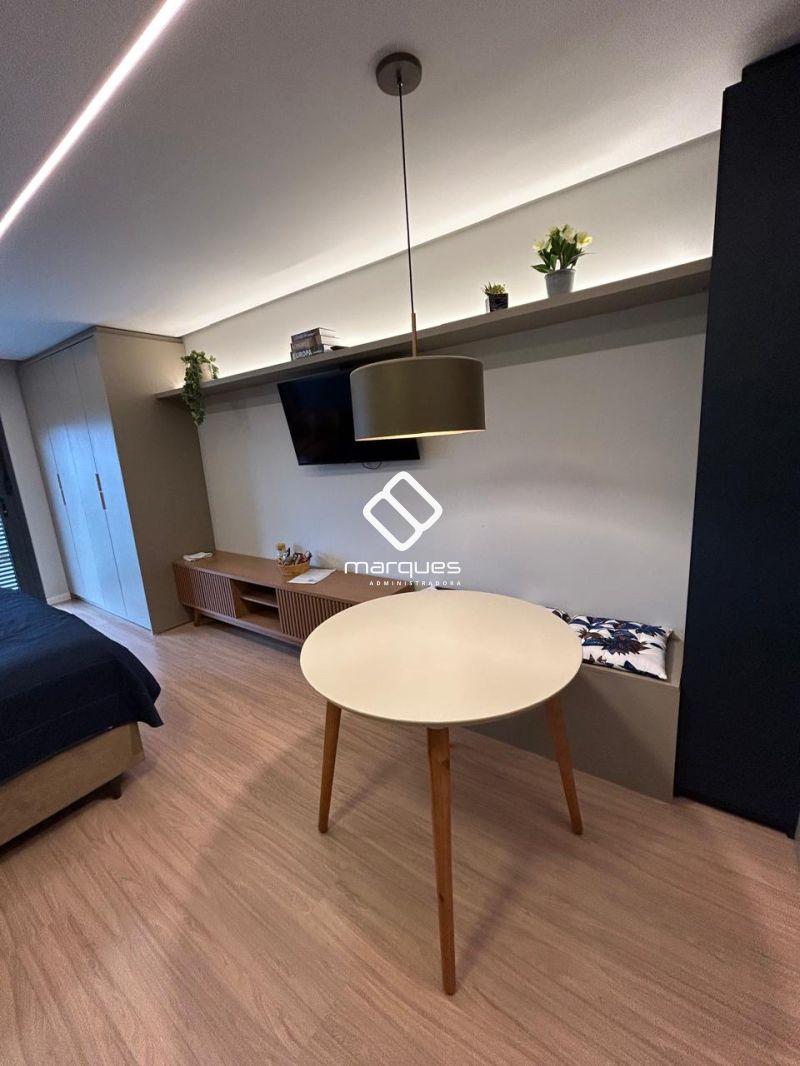 FLAT 1 quarto 