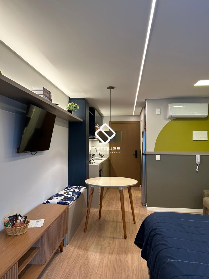 FLAT 1 quarto 