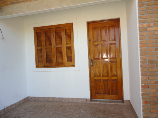 Ótima Casa com laje e pátio no Umuharama