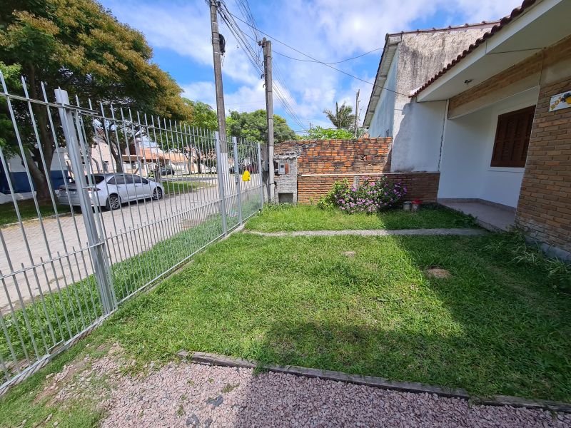 Ótima Casa com laje e pátio no Umuharama