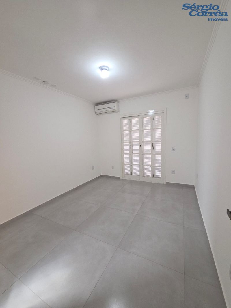 SOBRADO C/SUÍTE/GARAGEM/CHURRASQUEIRA