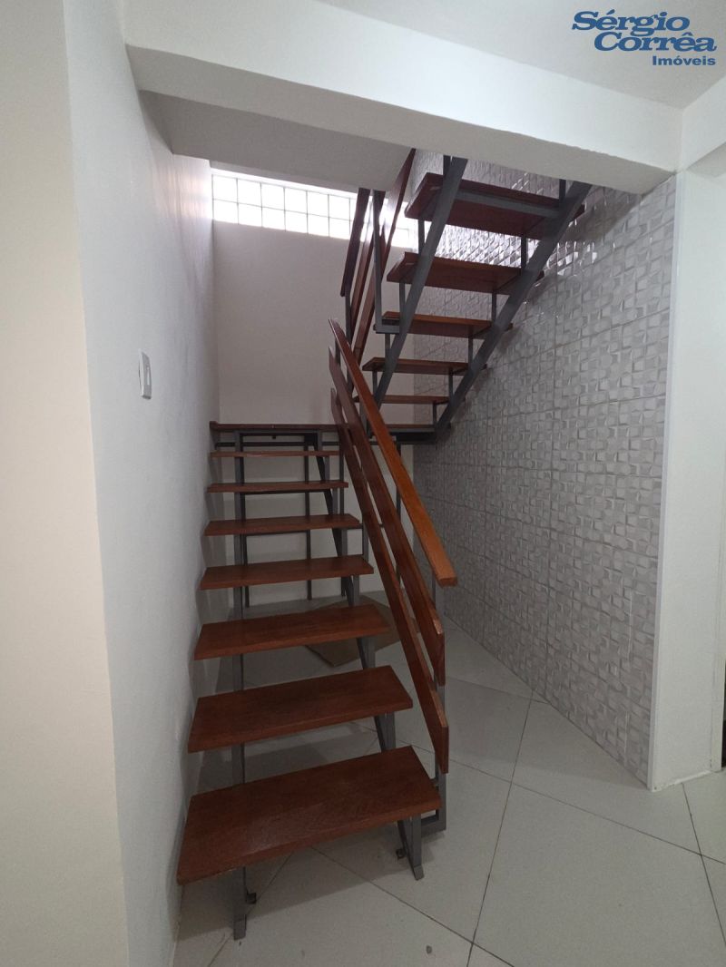 SOBRADO C/SUÍTE/GARAGEM/CHURRASQUEIRA