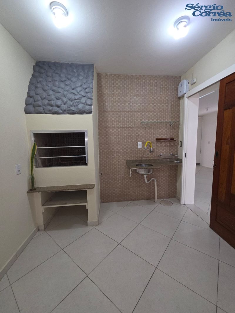 SOBRADO C/SUÍTE/GARAGEM/CHURRASQUEIRA