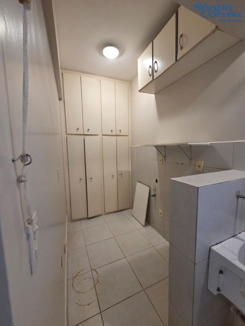 APARTAMENTO CENTRALÍSSIMO E ENSOLARADO