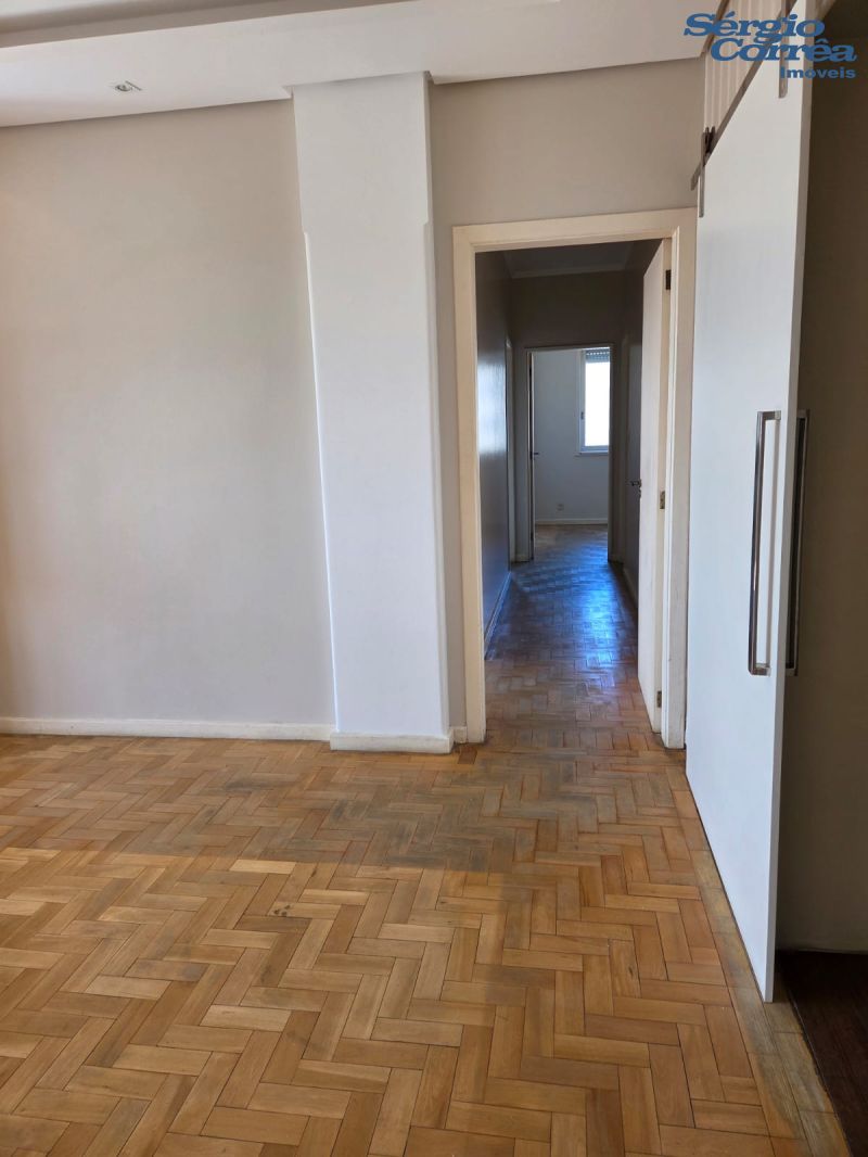 APARTAMENTO CENTRALÍSSIMO E ENSOLARADO