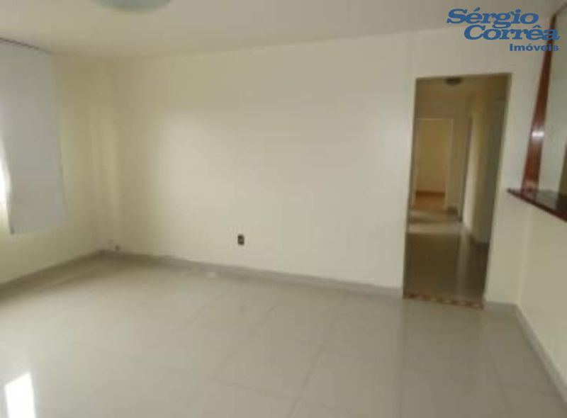 AMPLO APARTAMENTO SEMI-MOBLIADO