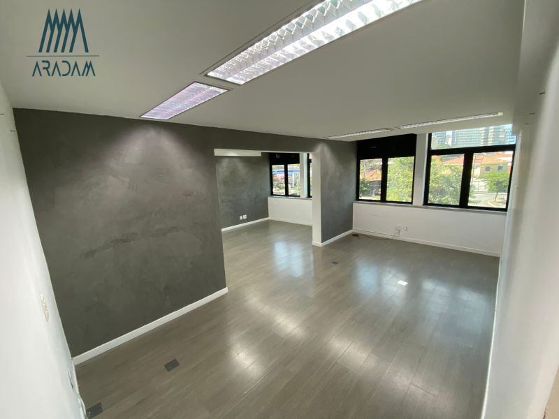 Sala Comercial de 120m para Locao  Avenida Bri...