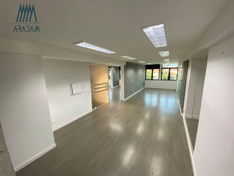 Sala Comercial de 120m para Locao  Avenida Bri...