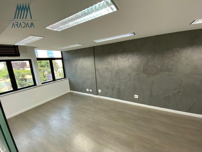 Sala Comercial de 120m para Locao  Avenida Bri...