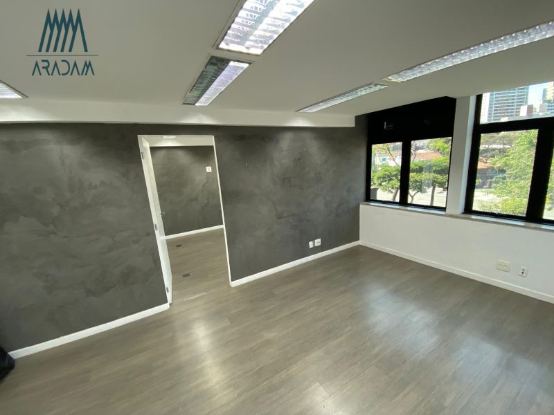 Sala Comercial de 120m para Locao  Avenida Bri...