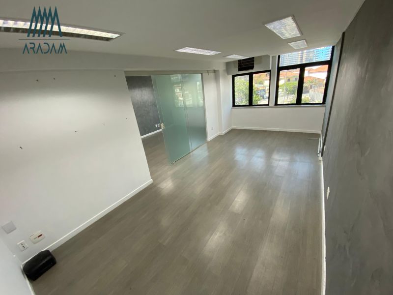 Sala Comercial de 120m para Locao  Avenida Bri...