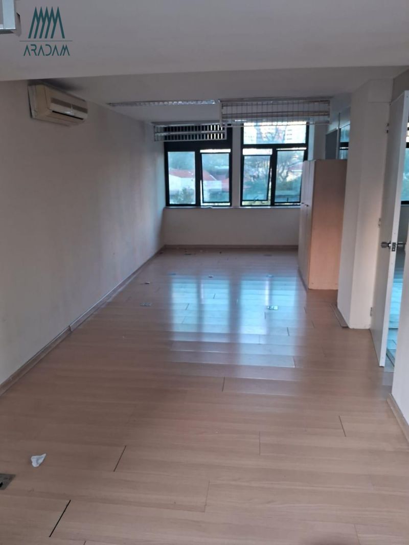 Sala Comercial de 119m para Locao  Avenida Bri...