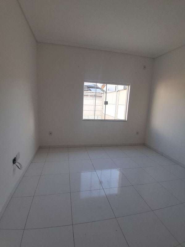 Apartamento 2d  no bairro Jardim Rony em GUARATINGUETA