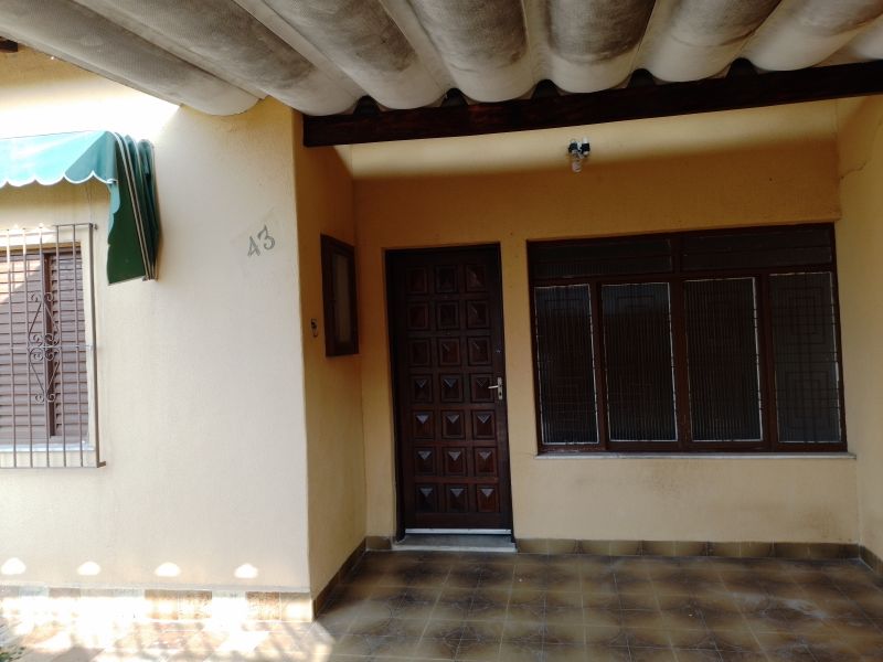 Casa 3d  no bairro Vila Comendador Rodrigues Alves em GUARATINGUETA