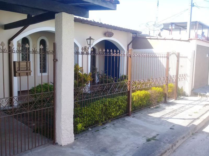 Casa 2d  no bairro Jardim Aeroporto em GUARATINGUETA