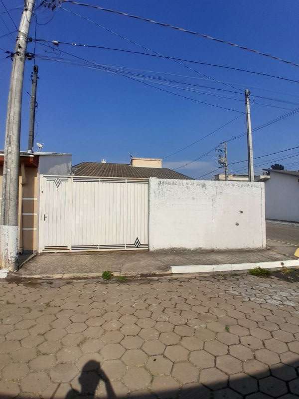 Casa 3d  no bairro Vale das Serras em GUARATINGUETA